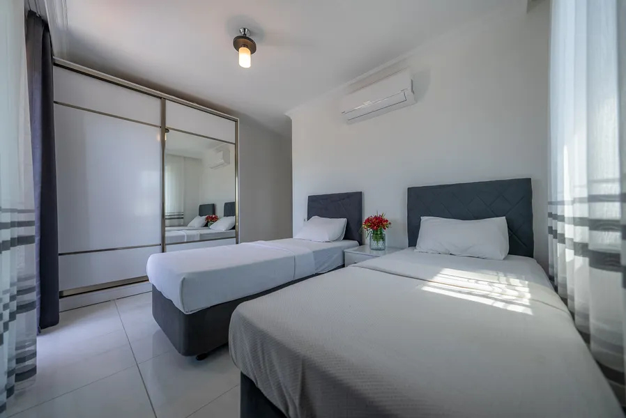 Bedroom 3 - View 2